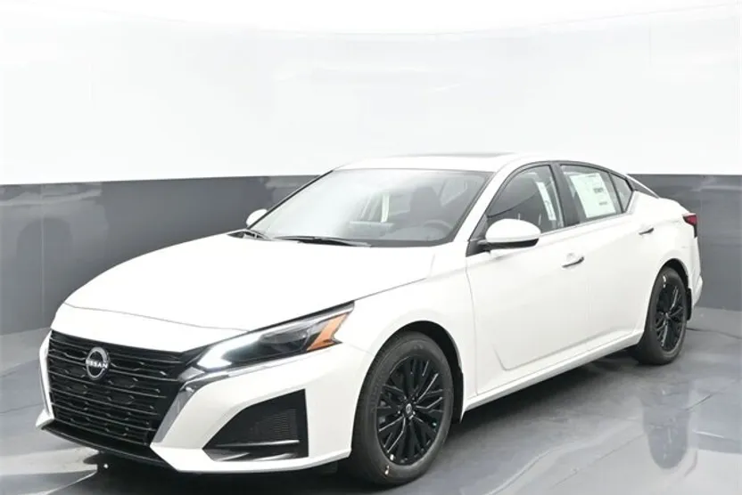 2025 Nissan Altima SV photo 1