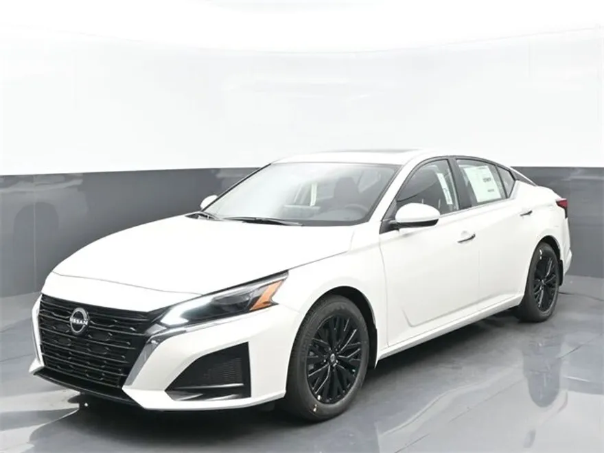 2025 Nissan Altima SV photo 1