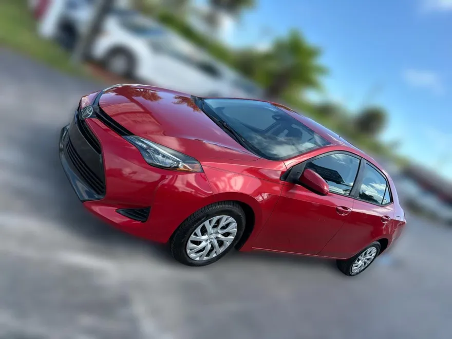 2019 Toyota Corolla XLE photo 1