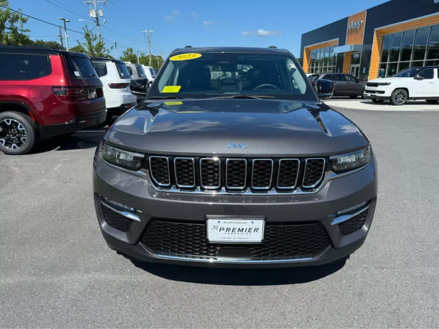 2023 Jeep Cherokee 4xe photo 1