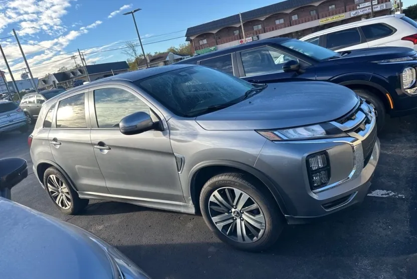 2021 Mitsubishi Outlander Sport SE photo 1