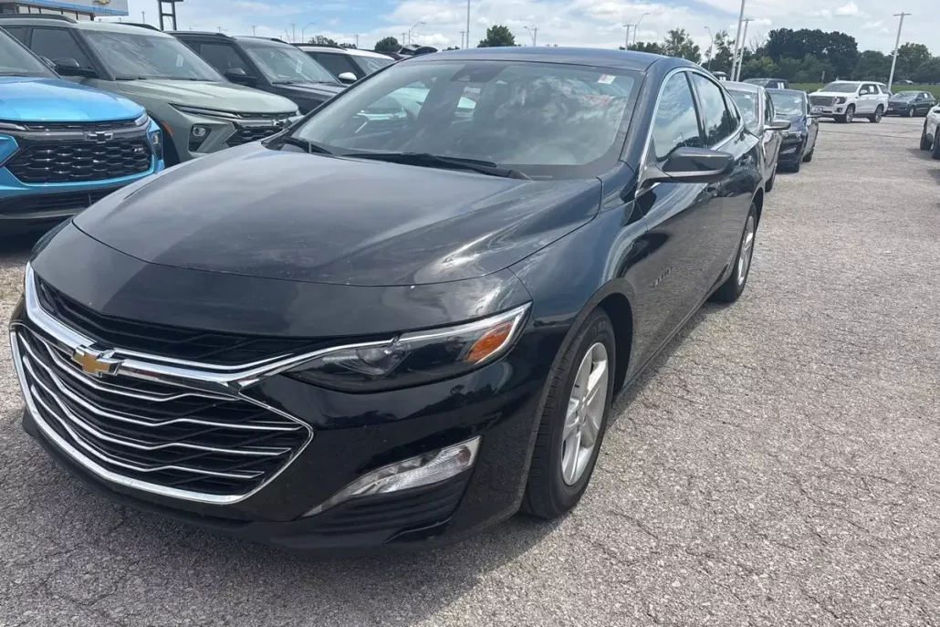 2023 Chevrolet Malibu 1LT photo 1