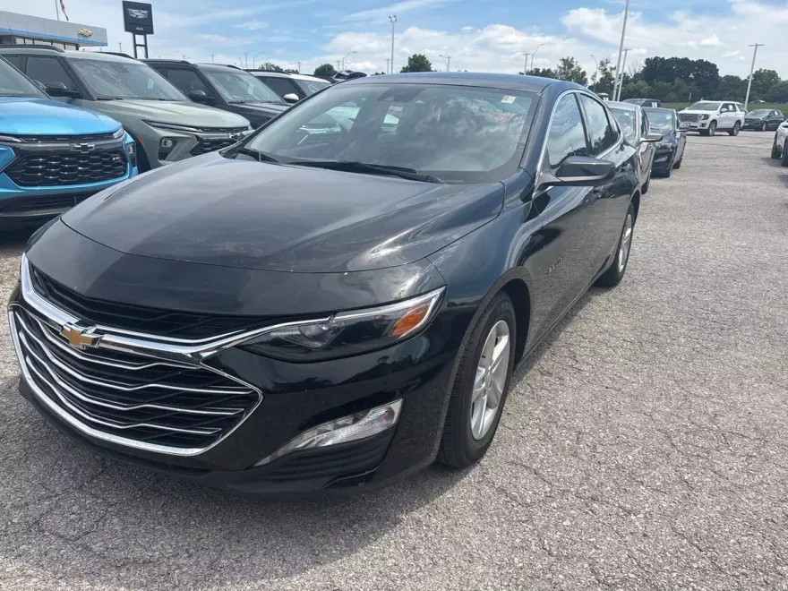 2023 Chevrolet Malibu 1LT photo 1