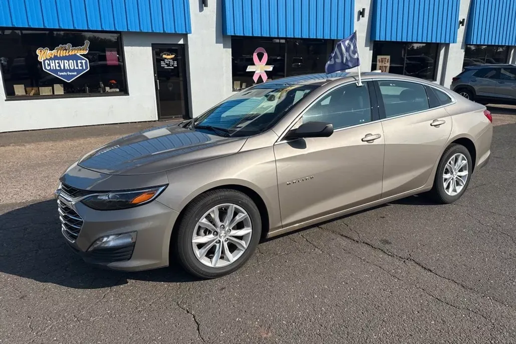 2024 Chevrolet Malibu 1LT photo 1
