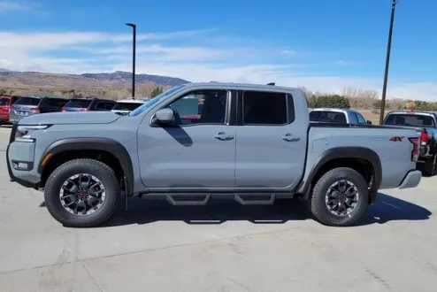2025 Nissan Frontier PRO-4X photo 2