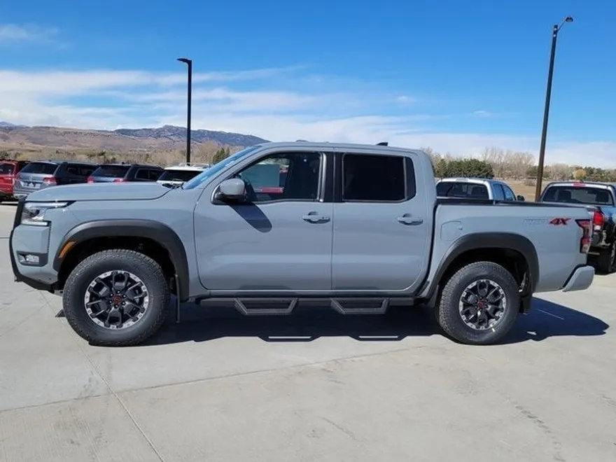 2025 Nissan Frontier PRO-4X photo 2