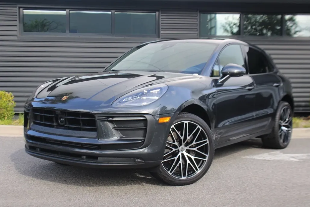 2024 Porsche Macan Base photo 1