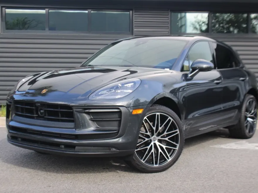 2024 Porsche Macan Base photo 1