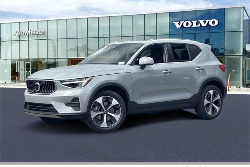2025 Volvo XC40 Core photo 1
