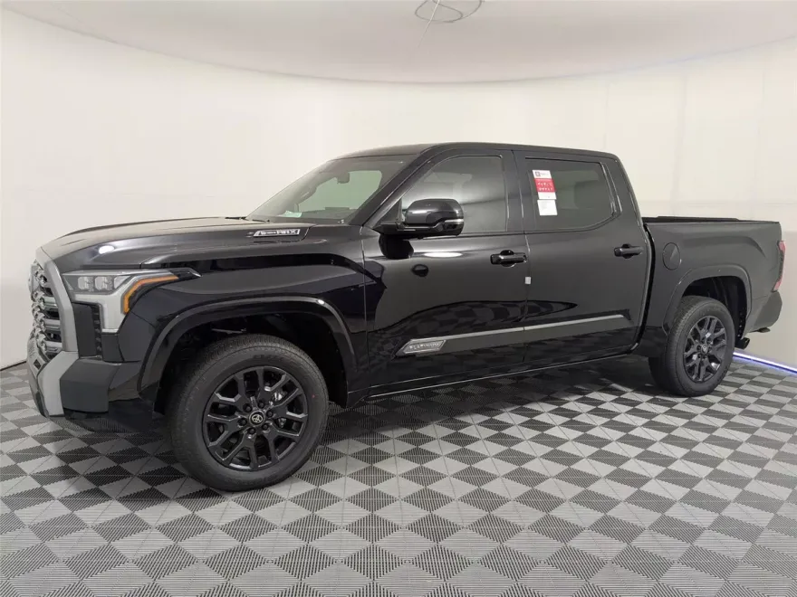 2025 Toyota Tundra Platinum CrewMax photo 1