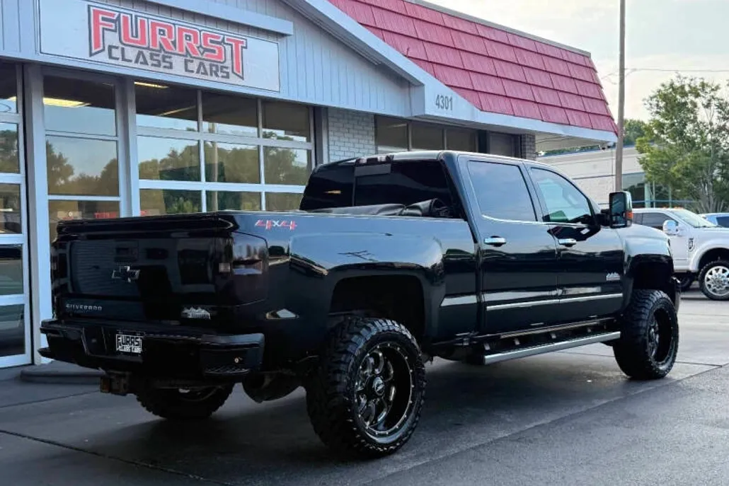 2019 Chevrolet Silverado 2500HD High Country photo 1