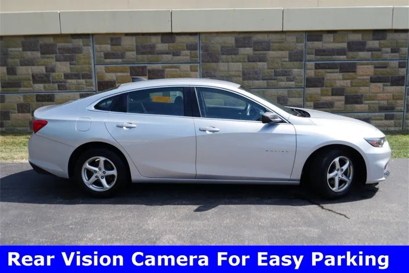 2018 Chevrolet Malibu LS photo 1