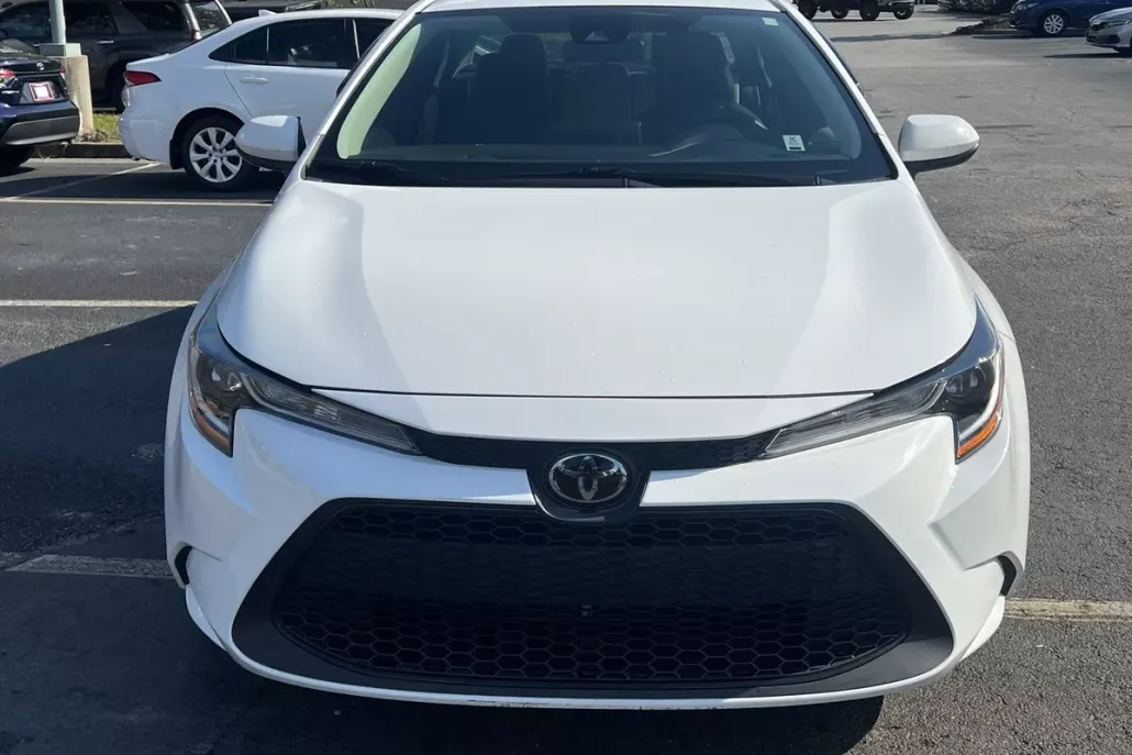 2022 Toyota Corolla LE photo 1