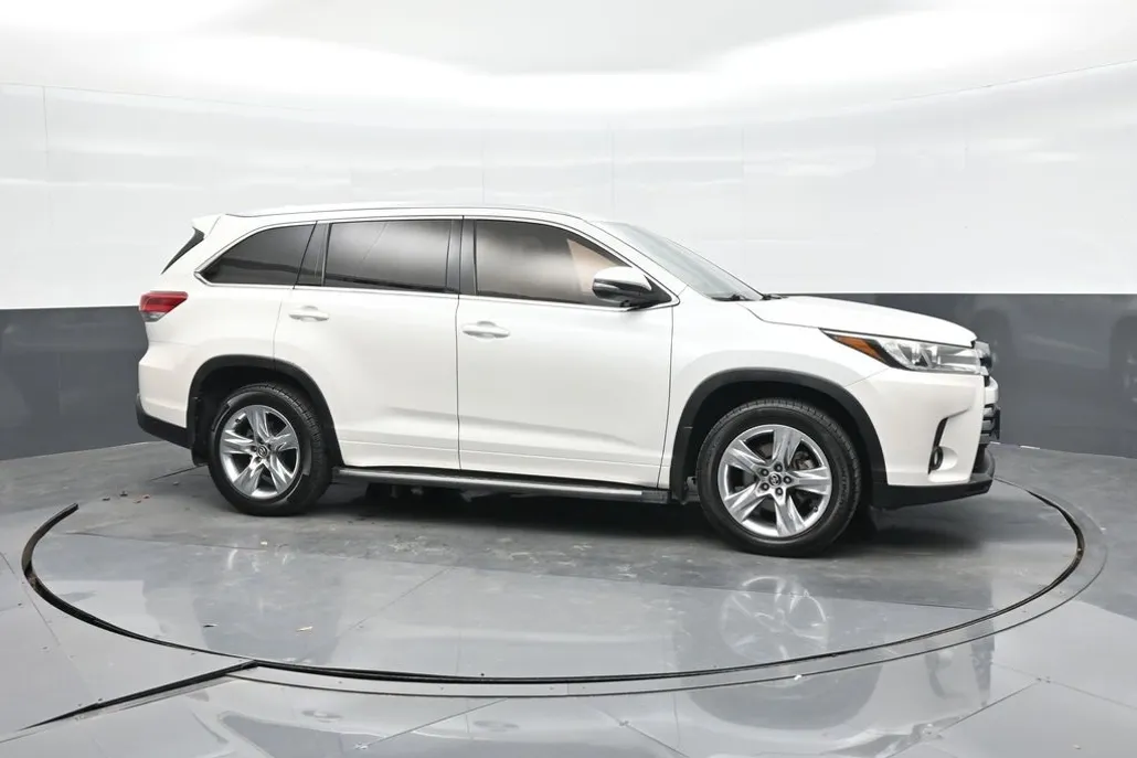 2017 Toyota Highlander Limited Platinum photo 1