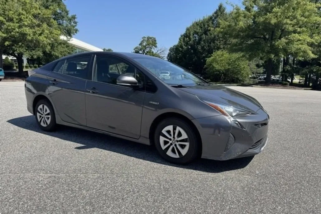 2018 Toyota Prius Two photo 1
