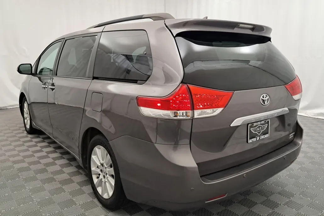 2013 Toyota Sienna Limited photo 1