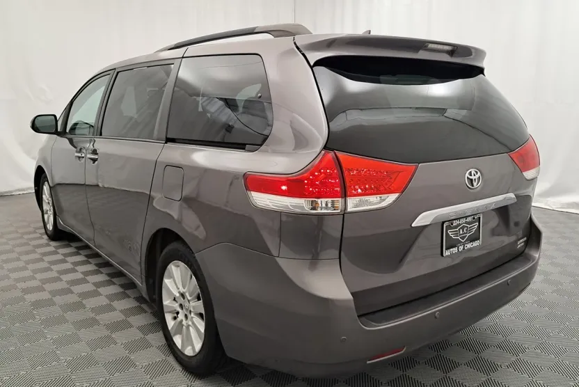 2013 Toyota Sienna Limited photo 1