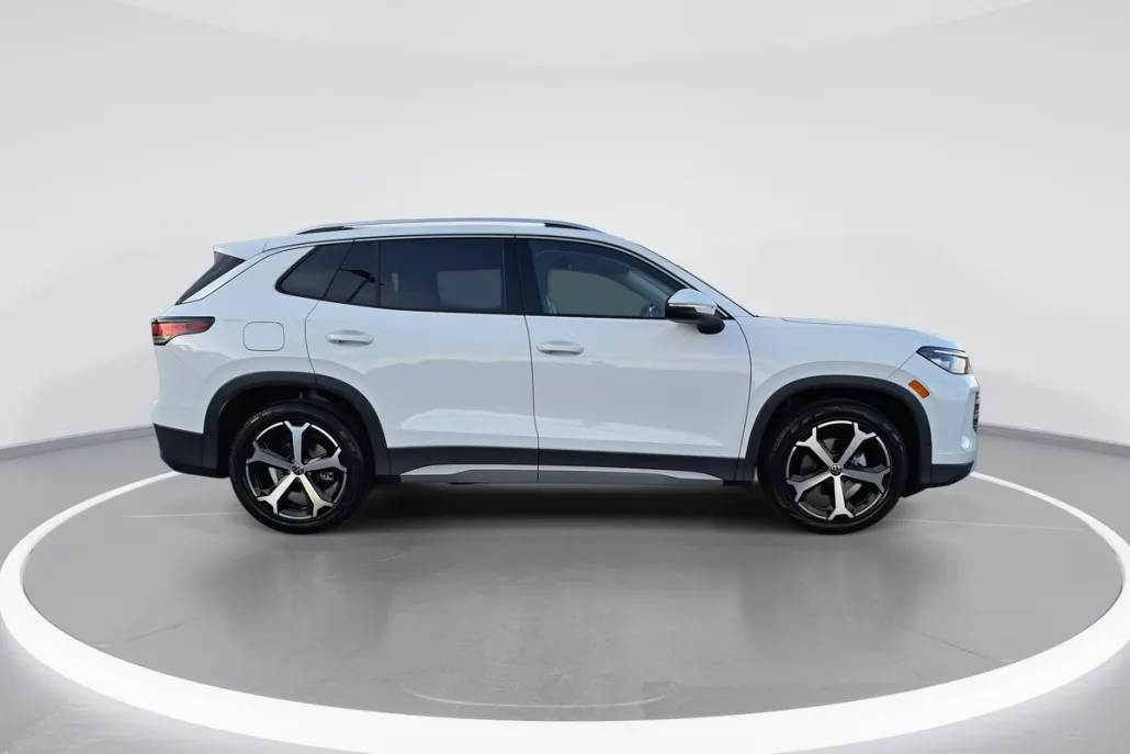 2025 Volkswagen Tiguan SE photo 1
