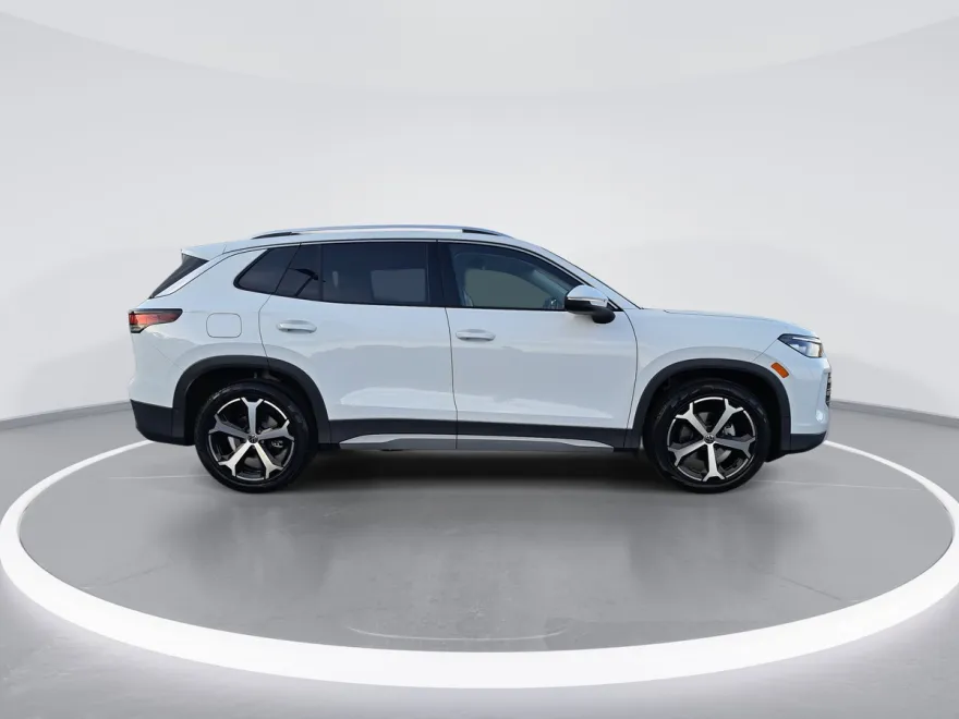 2025 Volkswagen Tiguan SE photo 1