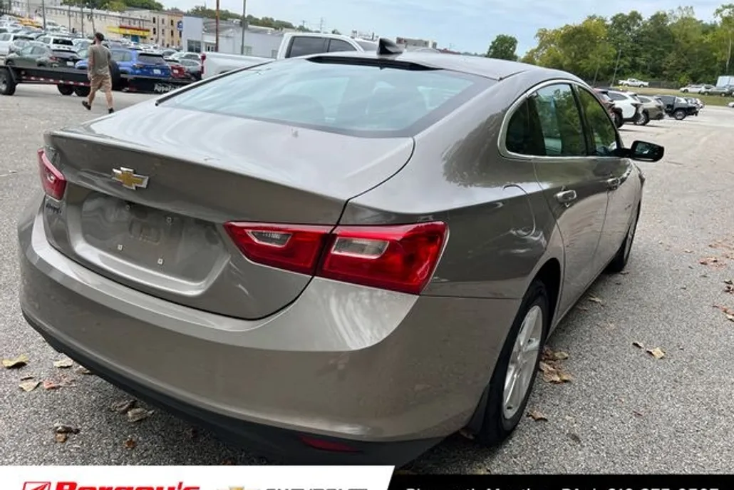 2022 Chevrolet Malibu LS photo 1