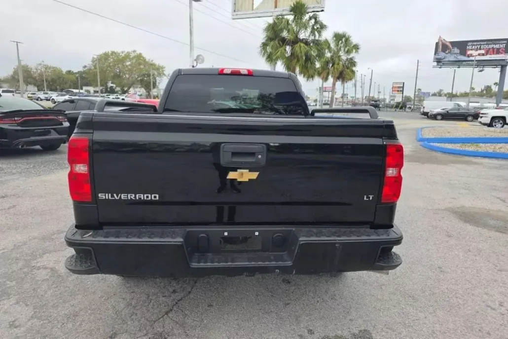 2018 Chevrolet Silverado 1500 Custom photo 1