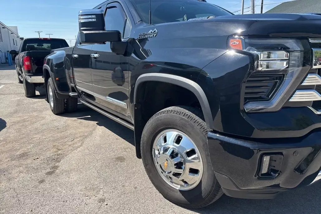 2024 Chevrolet Silverado 3500HD High Country photo 1