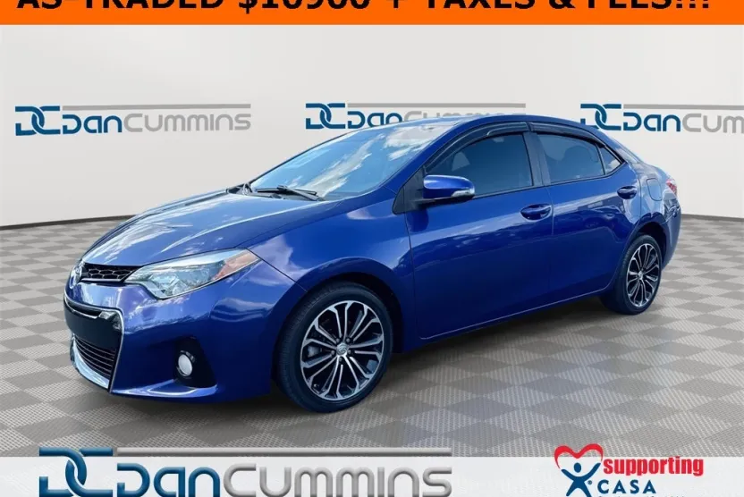 2015 Toyota Corolla LE photo 1