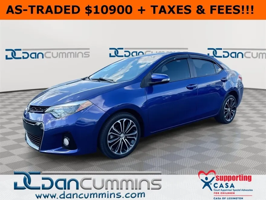 2015 Toyota Corolla LE photo 1