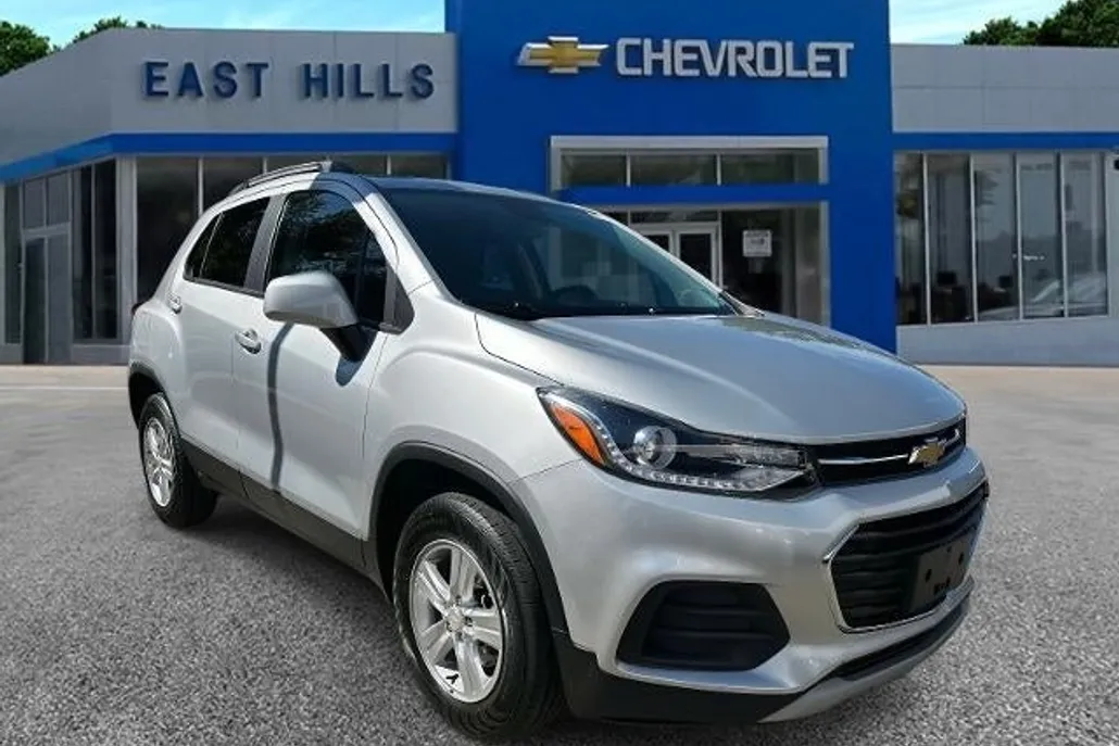 2022 Chevrolet Trax LT photo 1