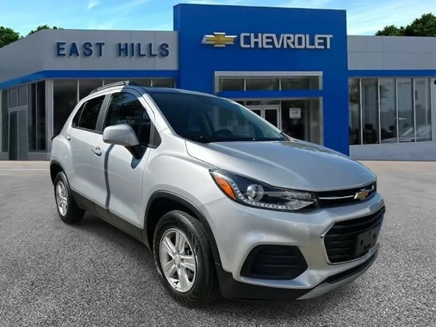 2022 Chevrolet Trax LT photo 1