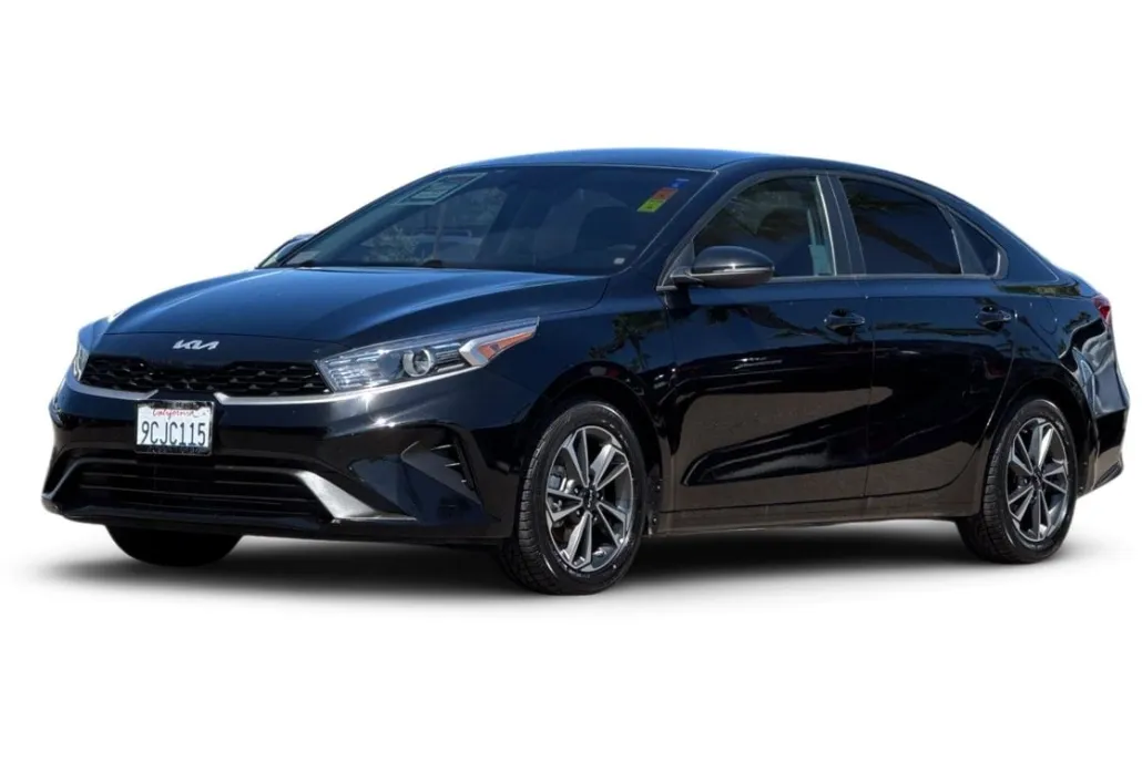 2023 Kia Forte LXS photo 1