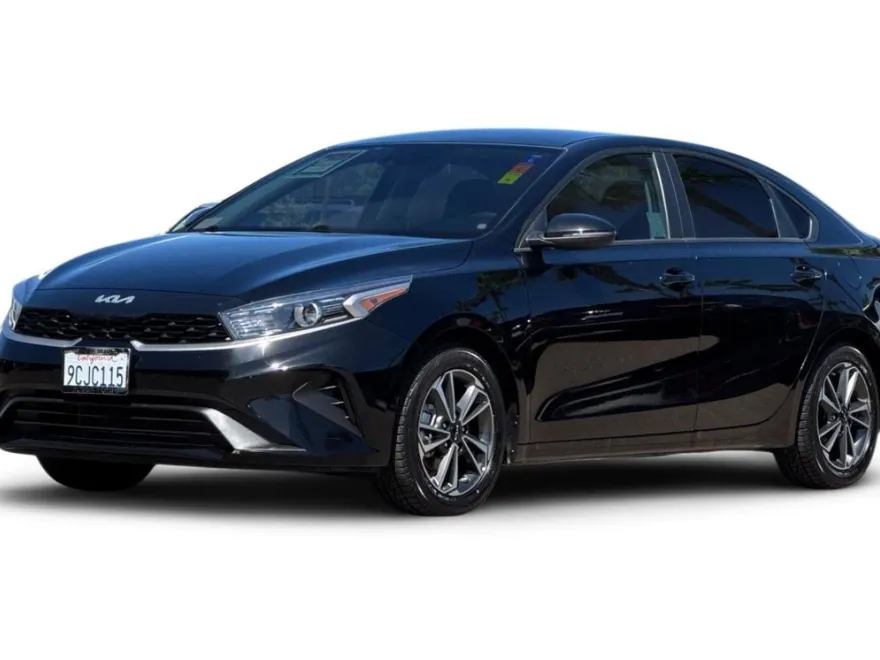 2023 Kia Forte LXS photo 1