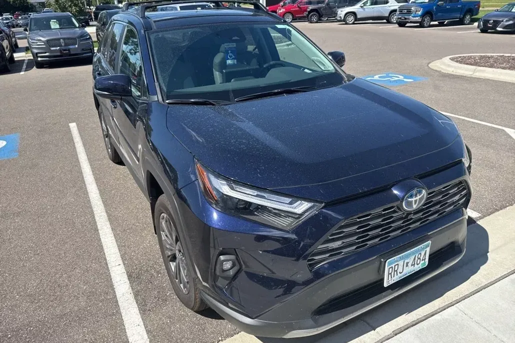 2024 Toyota RAV4 Hybrid Limited photo 1