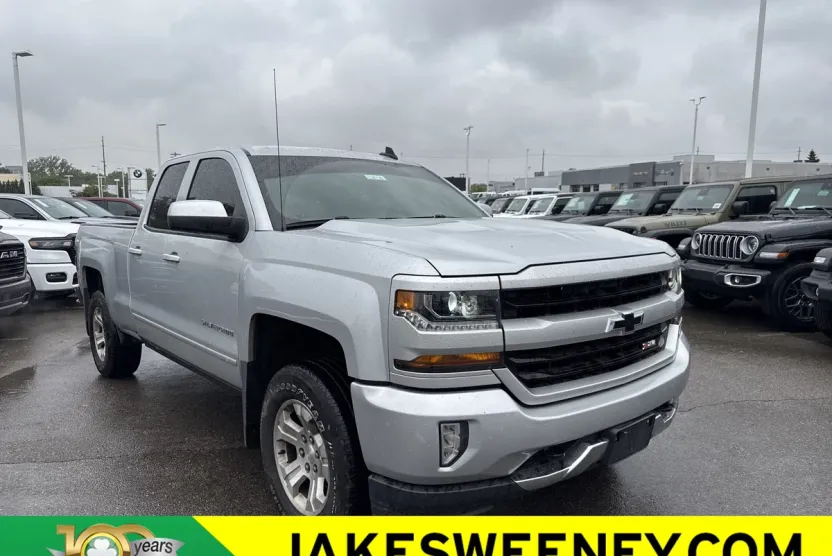 2017 Chevrolet Silverado 1500 LT photo 1