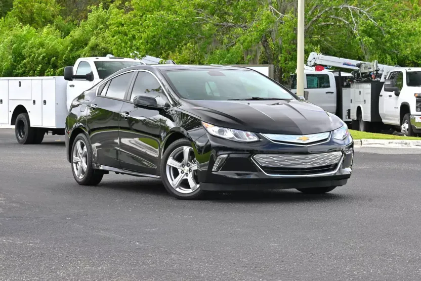 2018 Chevrolet Volt LT photo 1