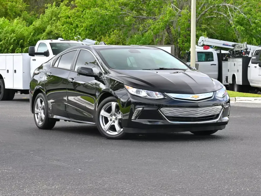 2018 Chevrolet Volt LT photo 1