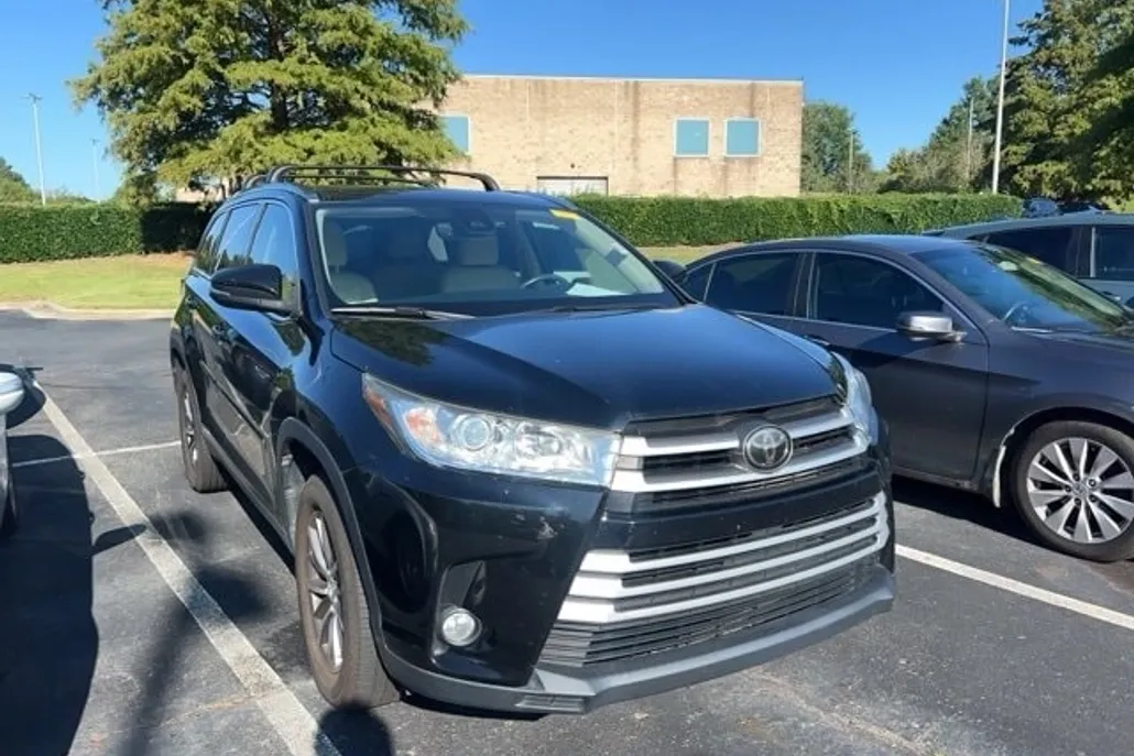2019 Toyota Highlander XLE photo 1