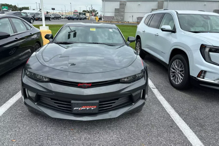 2017 Chevrolet Camaro 2LT photo 1
