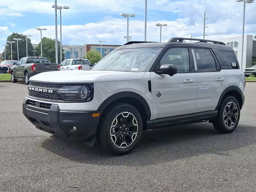 2025 Ford Bronco Sport Outer Banks photo 1