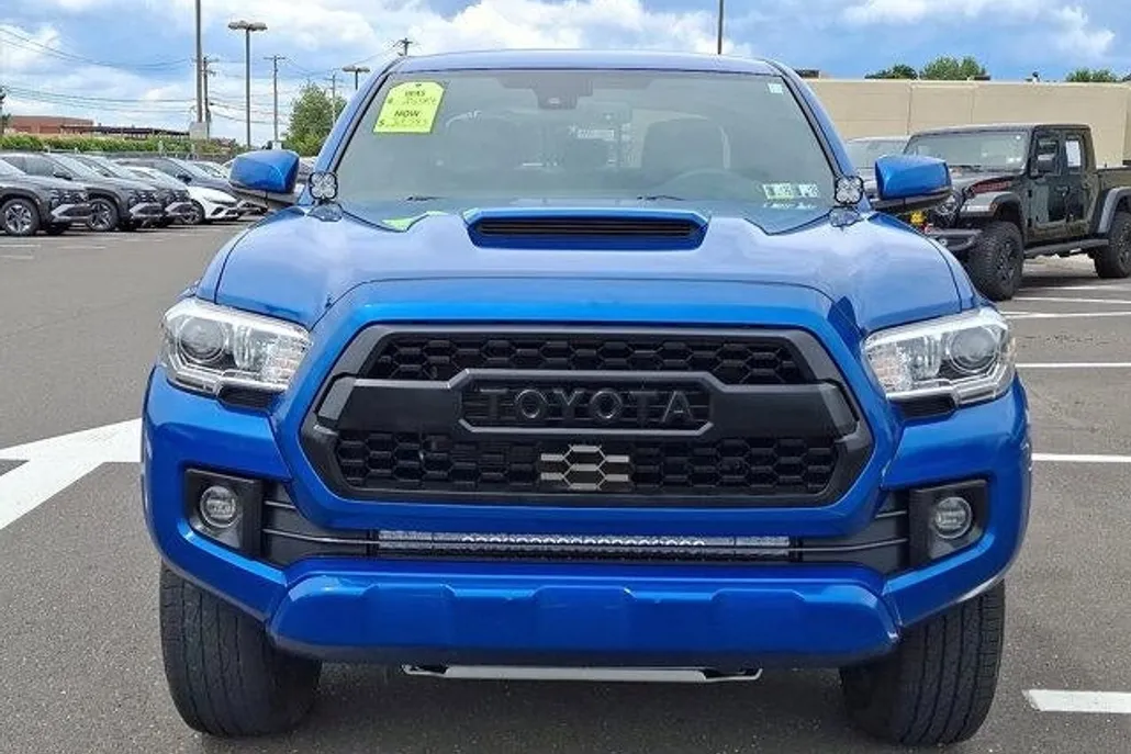 2018 Toyota Tacoma TRD Sport Double Cab V6 4x4 photo 1