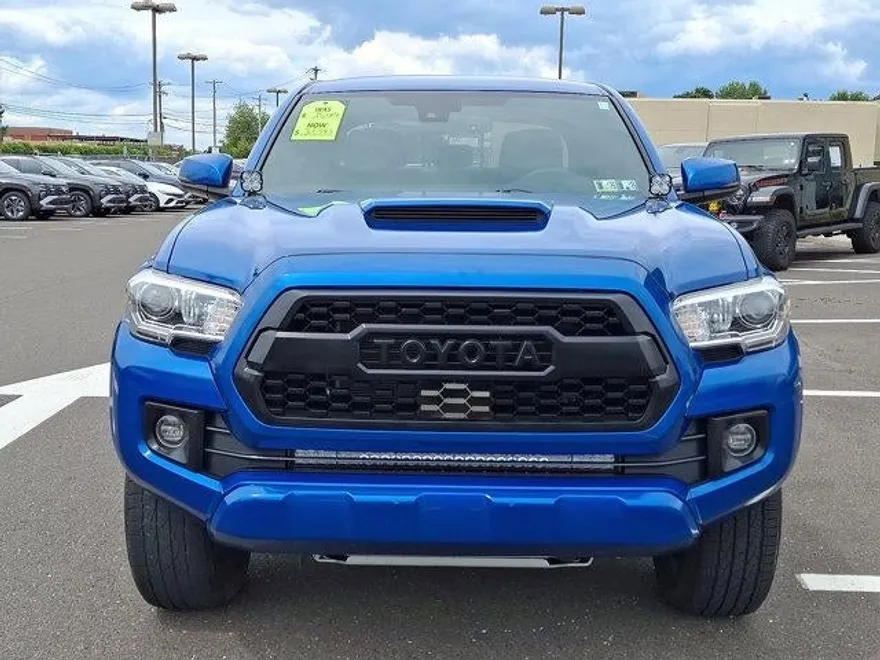 2018 Toyota Tacoma TRD Sport Double Cab V6 4x4 photo 1