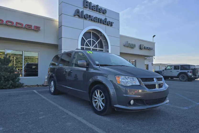 2019 Dodge Grand Caravan SXT photo 1