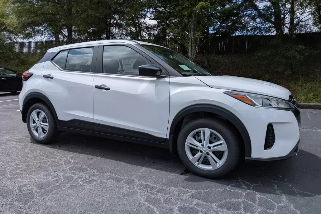 2025 Nissan Kicks Play S photo 1