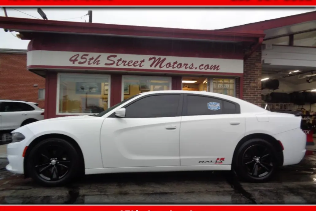2016 Dodge Charger SXT Plus photo 1