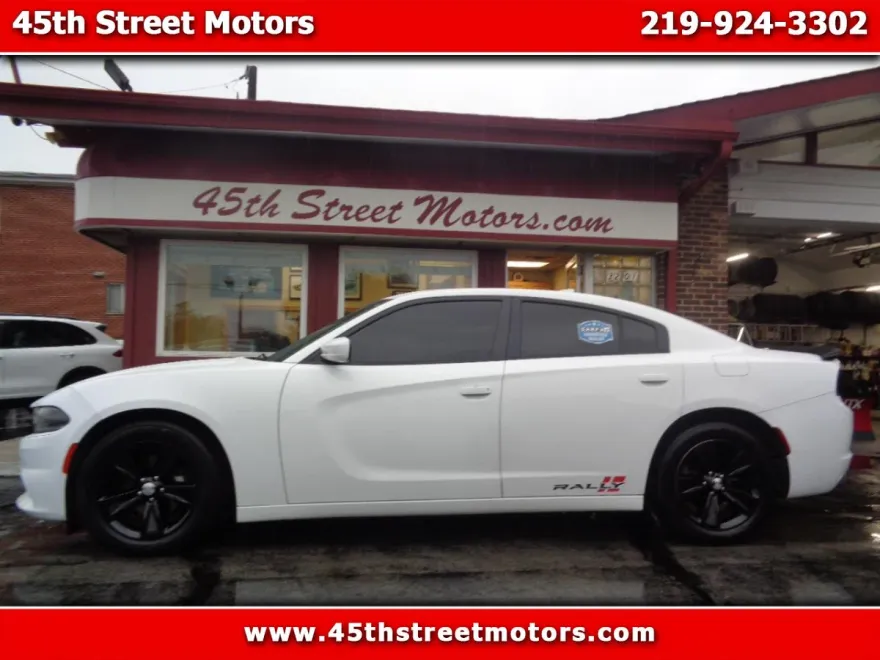 2016 Dodge Charger SXT Plus photo 1