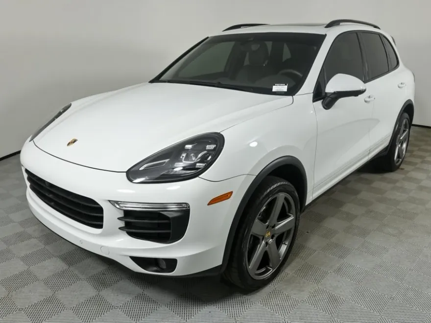 2016 Porsche Cayenne Base photo 1