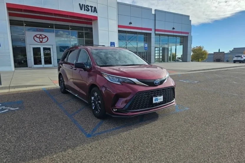 2024 Toyota Sienna XSE photo 1
