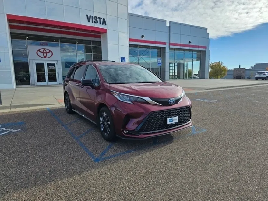 2024 Toyota Sienna XSE photo 1