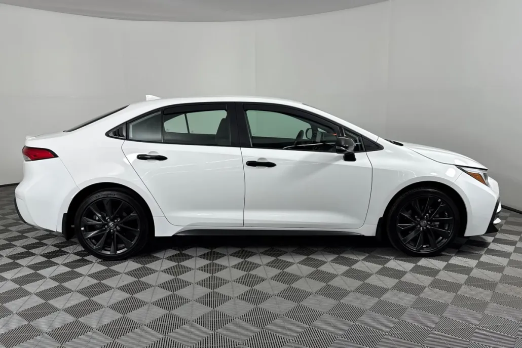 2024 Toyota Corolla SE photo 1