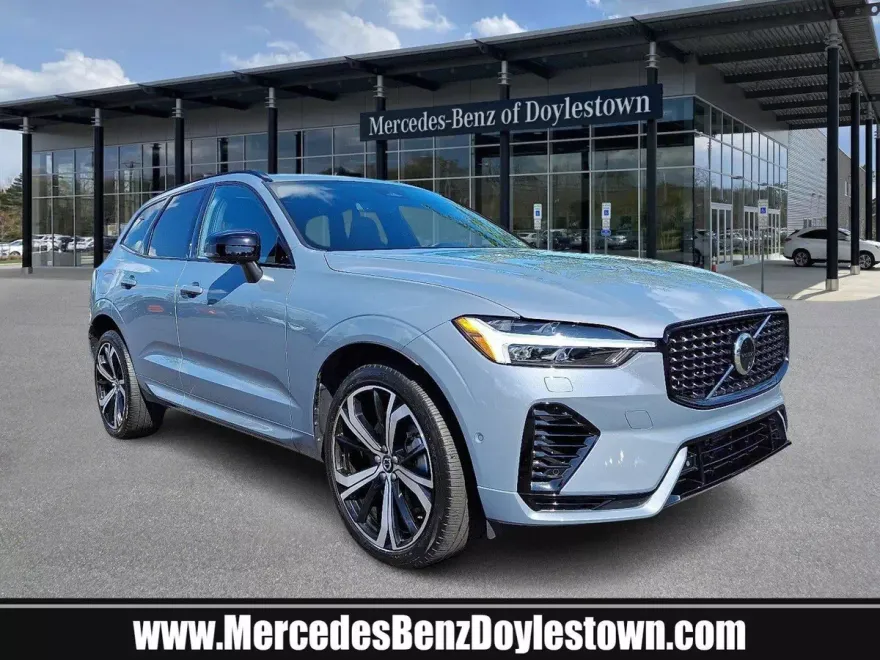 2024 Volvo XC60 Recharge Hybrid T8 eAWD Ultimate photo 1